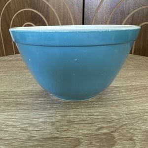 Vintage Pyrex 1   1/2 Pt. Turquoise Small Mixing Nesting Bowl #401